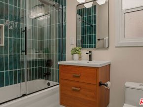 2046 1/2 S Burnside Avenue, Los Angeles CA 90016