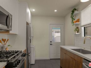 2046 1/2 S Burnside Avenue, Los Angeles CA 90016