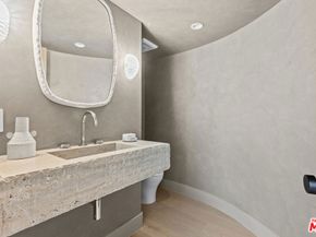 18 Voyage Street, Marina Del Rey CA 90292