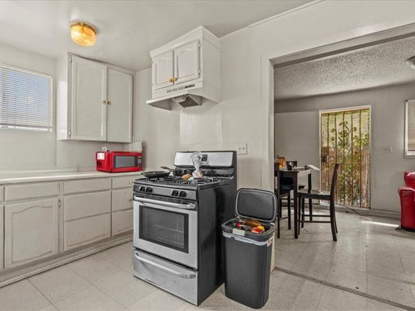 5429 2nd Ave, Los Angeles CA 90043
