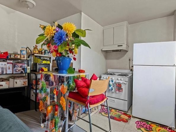 5429 2nd Ave, Los Angeles CA 90043