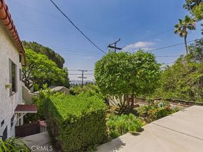 1633 Loma Crest Street, Glendale CA 91205