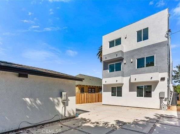 136 W 48th Street, Los Angeles CA 90037