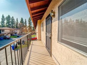 1126 W Calle De La Luna # 4, Azusa CA 91702