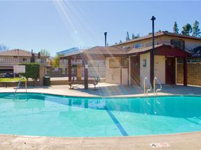 1126 W Calle De La Luna # 4, Azusa CA 91702