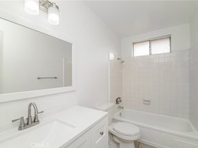 1126 W Calle De La Luna # 4, Azusa CA 91702