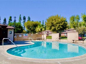 1126 W Calle De La Luna # 4, Azusa CA 91702