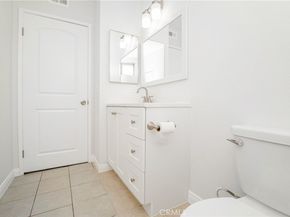 1126 W Calle De La Luna # 4, Azusa CA 91702