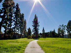 1126 W Calle De La Luna # 4, Azusa CA 91702