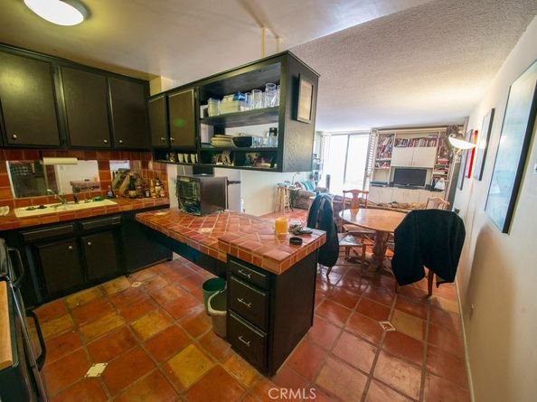 425 S Kenmore 206, Los Angeles CA 90020