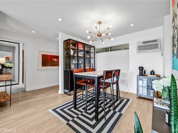 8400 De Longpre 212, West Hollywood CA 90069