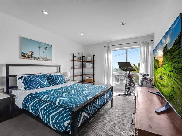 8400 De Longpre 212, West Hollywood CA 90069