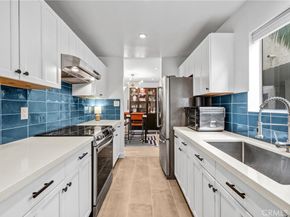 8400 De Longpre 212, West Hollywood CA 90069