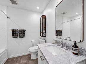 8400 De Longpre 212, West Hollywood CA 90069