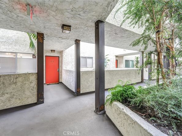 8400 De Longpre 212, West Hollywood CA 90069