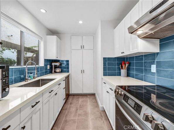 8400 De Longpre 212, West Hollywood CA 90069