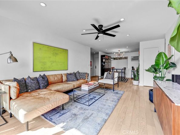 8400 De Longpre 212, West Hollywood CA 90069