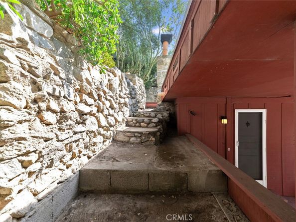 1450 Country Club Drive, Burbank CA 91501