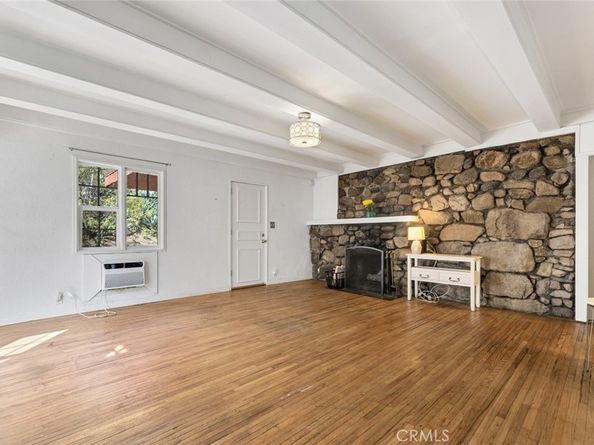 1450 Country Club Drive, Burbank CA 91501