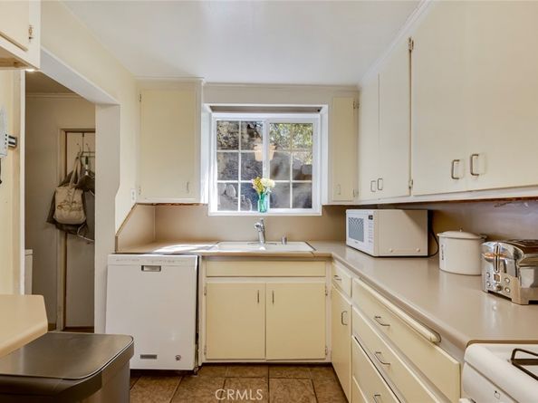 1450 Country Club Drive, Burbank CA 91501