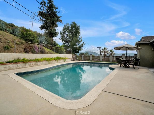 854 Irving Drive, Burbank CA 91504