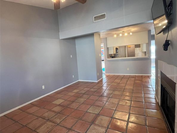 806 W 24th ST 303, Austin TX 78705