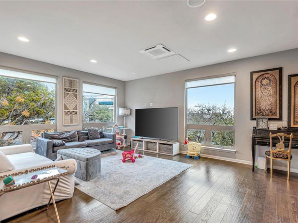 1142 Lost Creek BLVD 12, Austin TX 78746