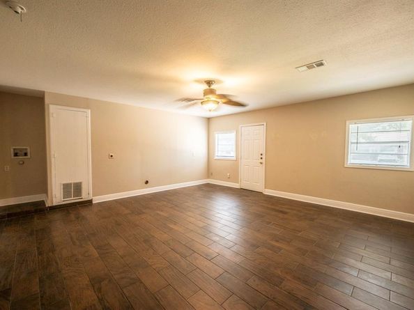 6400 Craigwood CIR, Austin TX 78725