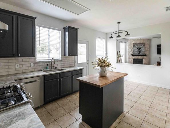 2116 Fall Creek DR, Leander TX 78641
