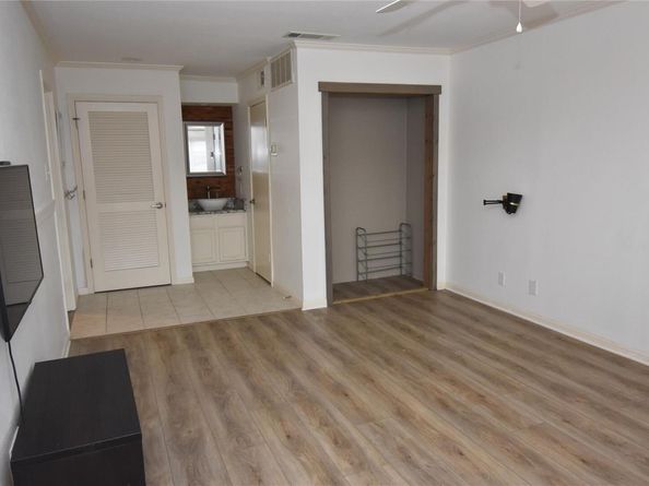 8888 Tallwood DR 2109, Austin TX 78759