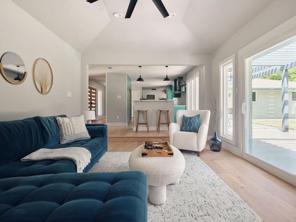 8704 Balcones Club DR, Austin TX 78750