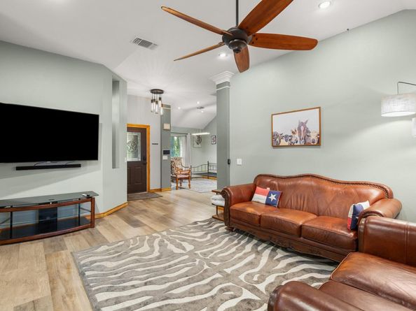 3015 Sunridge DR, Austin TX 78741