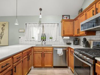 3015 Sunridge DR