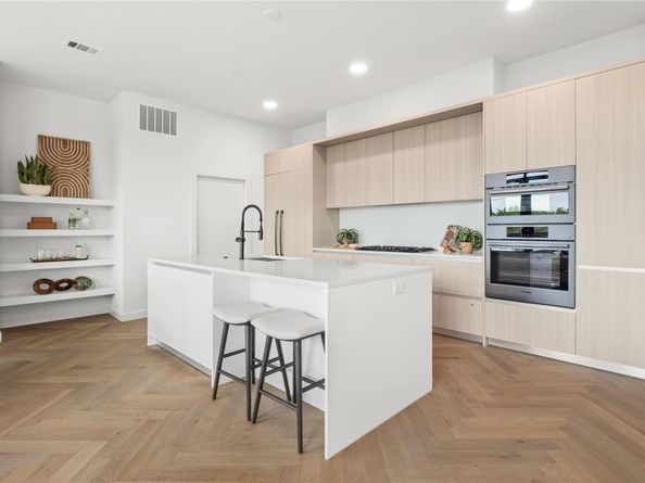 2209 S 1st ST 402, Austin TX 78704