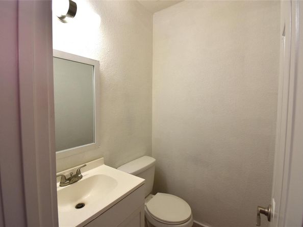 300 E Croslin ST 114, Austin TX 78752