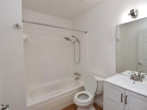 300 E Croslin ST 114, Austin TX 78752