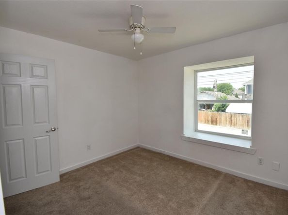 300 E Croslin ST 114, Austin TX 78752