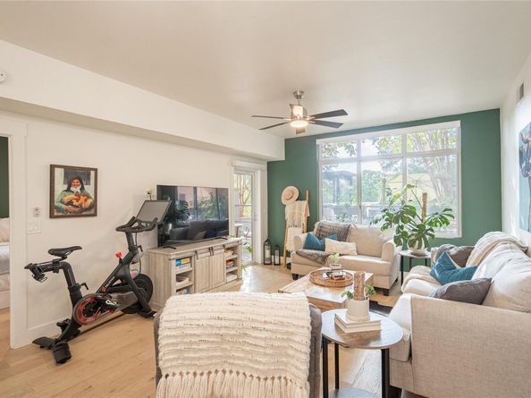 54 Rainey ST 314, Austin TX 78701