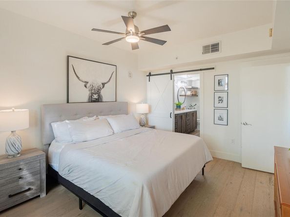 54 Rainey ST 314, Austin TX 78701