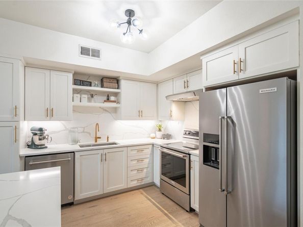 54 Rainey ST 314, Austin TX 78701
