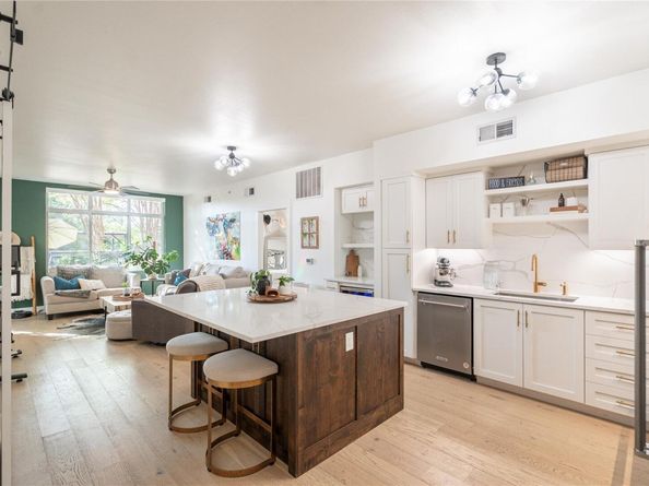 54 Rainey ST 314, Austin TX 78701