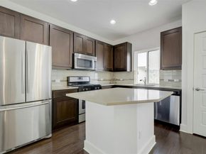 1901 Warely LN 292C, Austin TX 78741