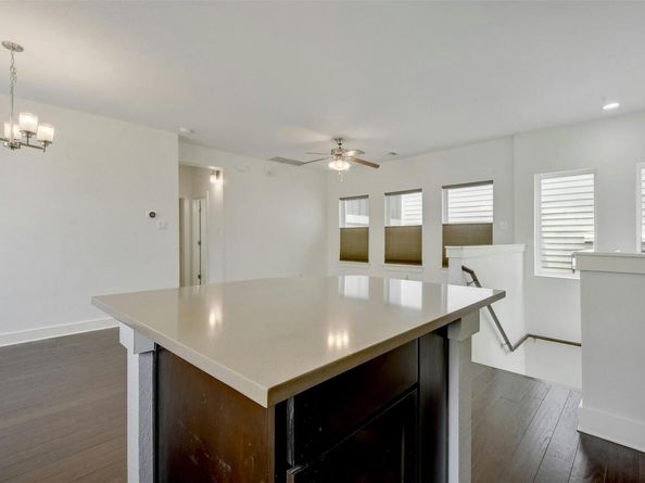 1901 Warely LN 292C, Austin TX 78741