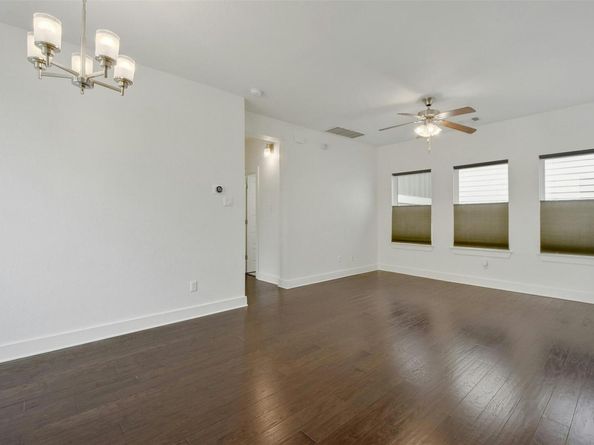 1901 Warely LN 292C, Austin TX 78741