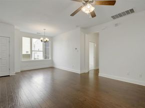 1901 Warely LN 292C, Austin TX 78741