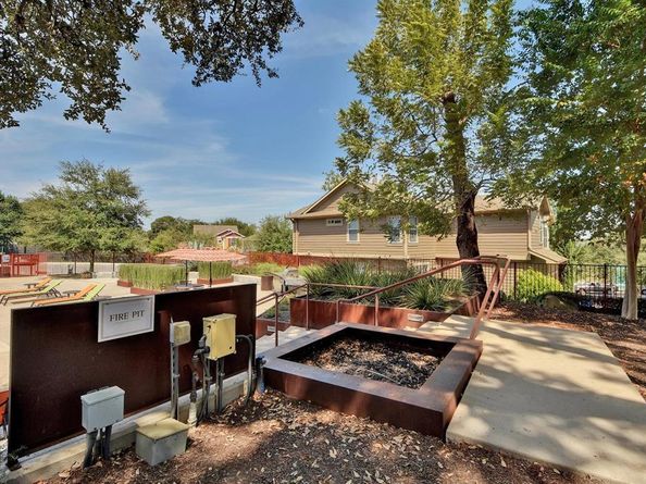 1901 Warely LN 292C, Austin TX 78741
