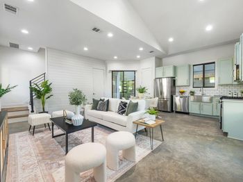 1118 Algarita Ave