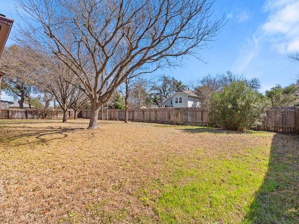 6803 Fence Line DR, Austin TX 78749