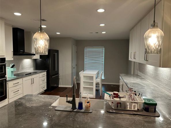 6803 Fence Line DR, Austin TX 78749