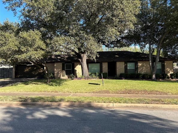 6803 Fence Line DR, Austin TX 78749